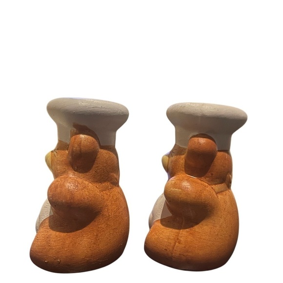 Vintage Chef Bear Salt and Pepper Shakers - Picture 4 of 5